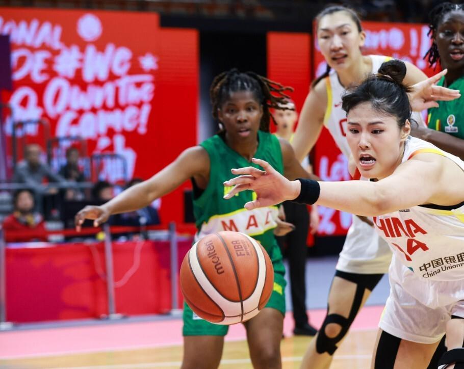 世界杯客户端安装说明-世预赛开门红！李月汝21+11，三大中锋均上双，中国女篮81-68马里